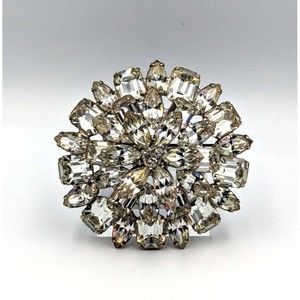 Weiss Clear Crystals Rhinestones Dome Flower Shape Vintage 1950s Brooch Pin